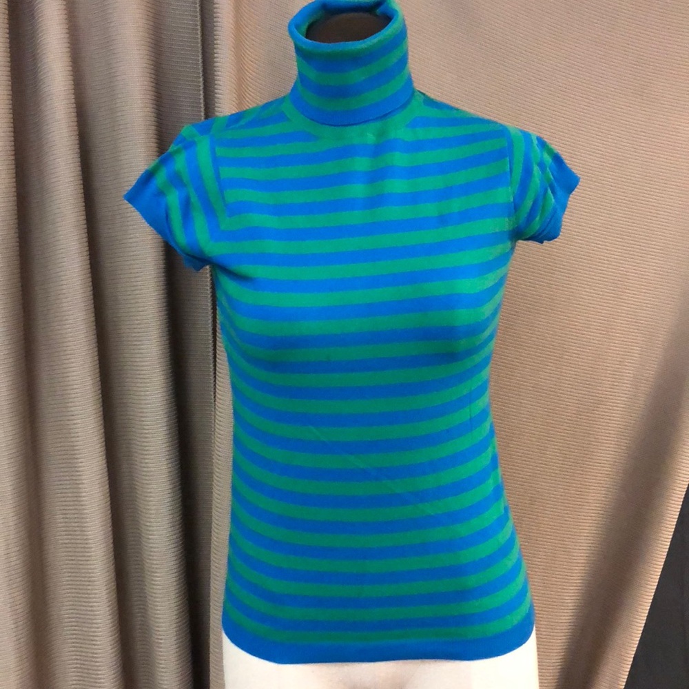 Theory short sleeved sweater